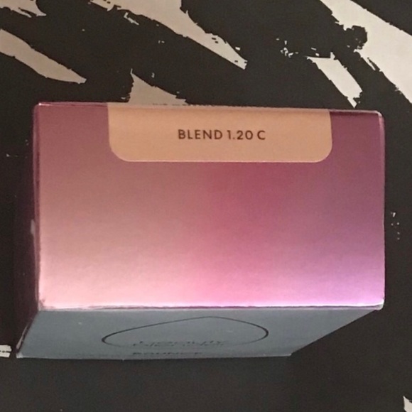 beautyblender Bounce Whip Long Wear Foundation in 1.20 C Light Fair, 30 ml - Picture 5 of 6